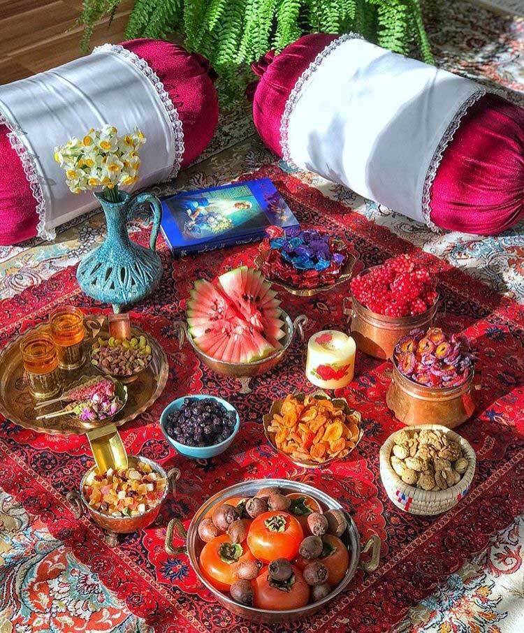 ایده های تزیین میز شب یلدای 1404