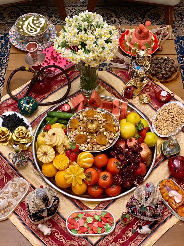 ایده های تزیین میز شب یلدای 1404