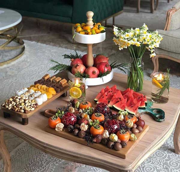 ایده های تزیین میز شب یلدای 1404
