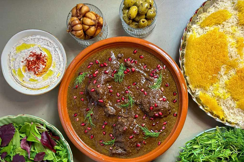 برای شب یلدا چه غذاهایی درست می‌کنند؟ غذاهای مخصوص شب یلدا